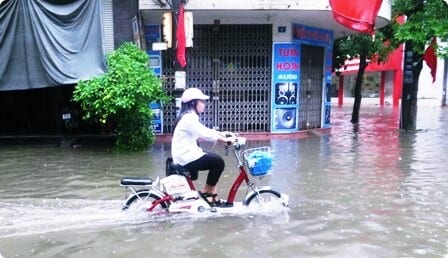 Những chú ý khi đi xe đạp điện trong mùa mưa