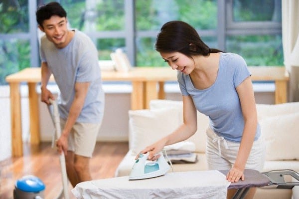 Cách chị em huấn luyện các ông chồng giúp việc nhà theo giờ đúng cách