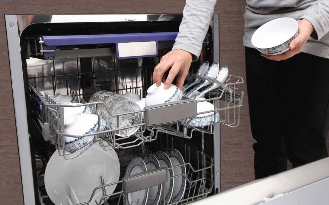 Sắp xếp chén đĩa trong máy rửa chén như thế nào thì đúng?
