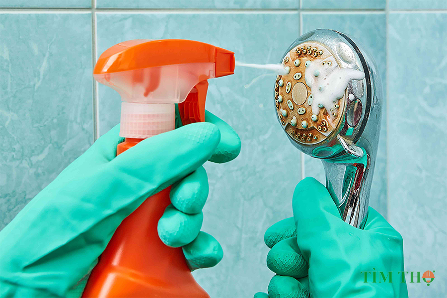 Loại bỏ vết gỉ từ nhà vệ sinh bồn tắm và bồn rửa
