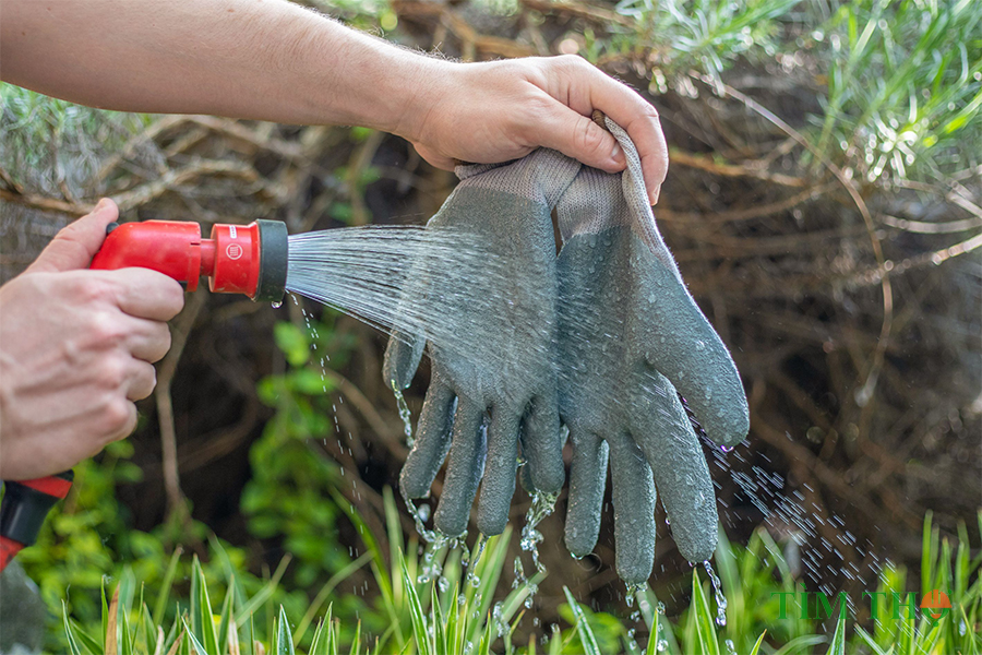 Cách giặt găng tay làm vườn tùy theo từng chất liệu