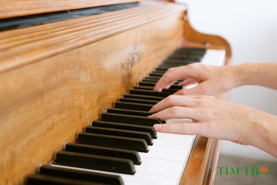 Cách vệ sinh làm sạch phím đàn piano bằng nhựa và ngà voi