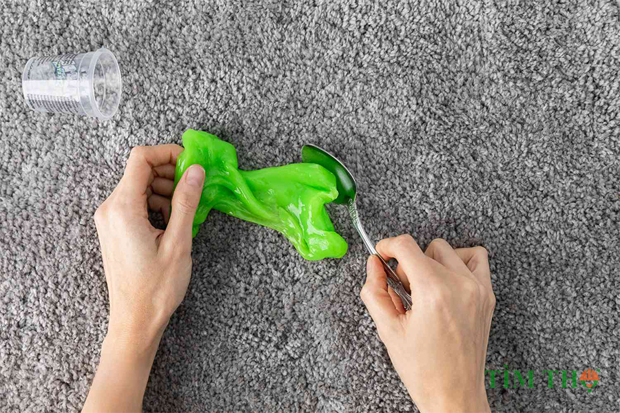 Cách xử lý slime bị dính trên thảm dễ dàng và nhanh chóng