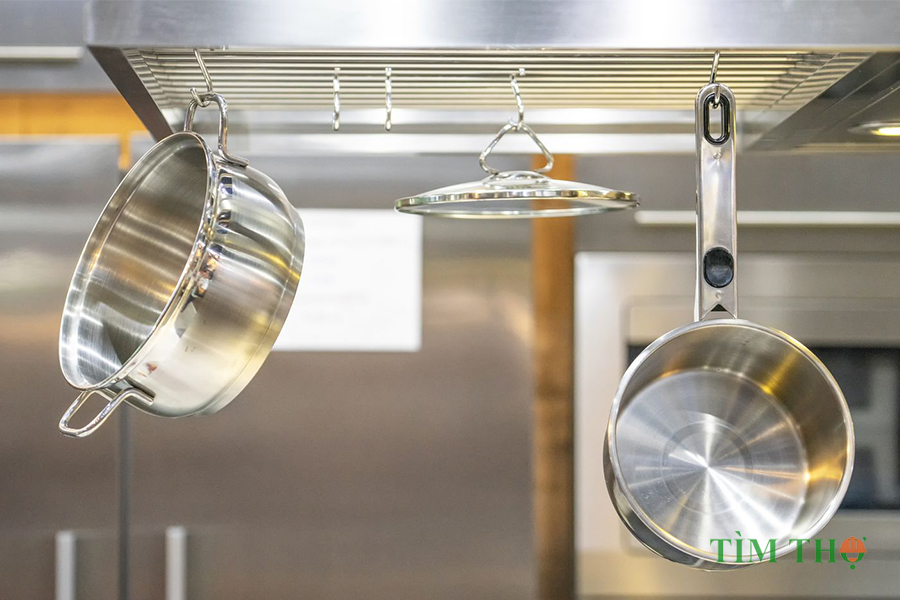 13 Cách sắp xếp nắp nồi thông minh trong nhà bếp